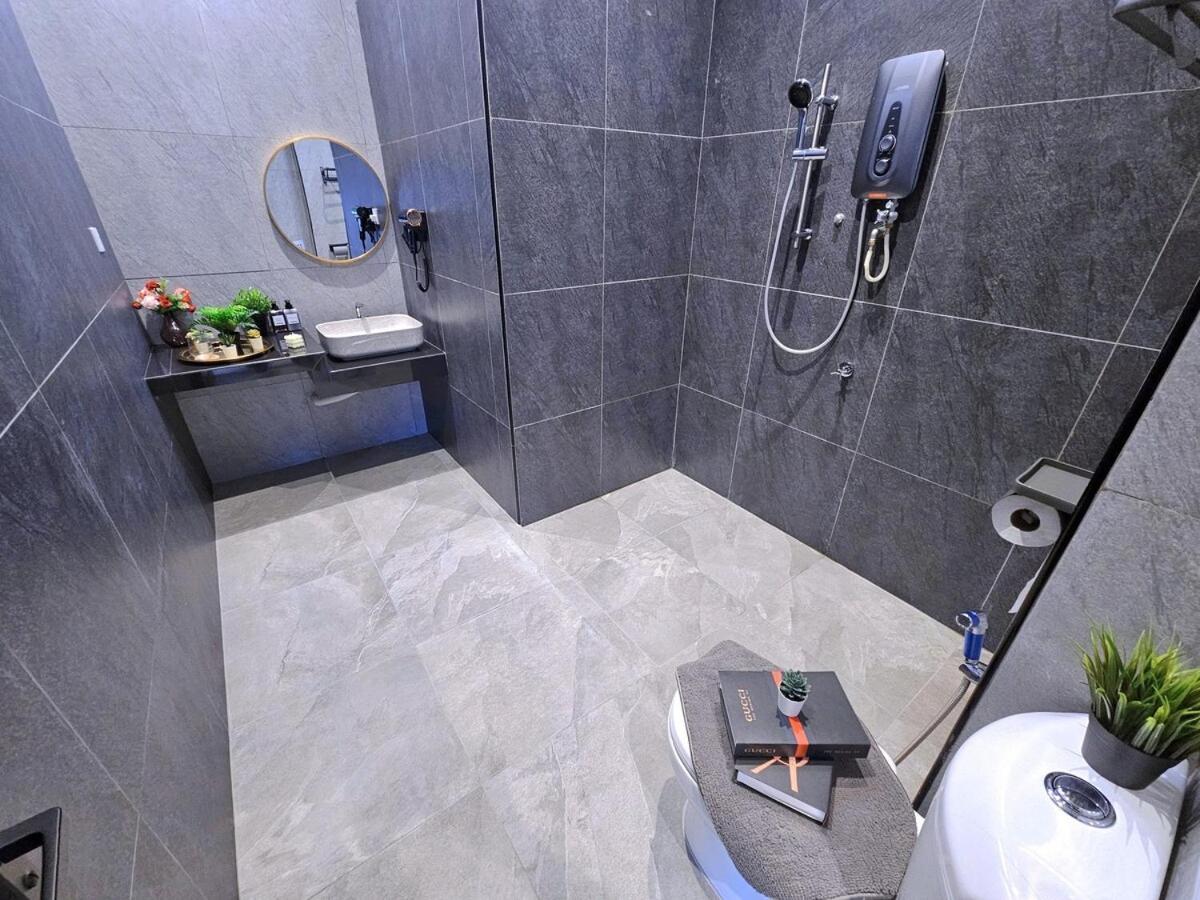 Vila Jpp L Luxury Private Ktv Theme Private Pool Switch Hot Boiler Bbq Mahjong Machine Sleeps 26 5min To Austin Johor Bahru
