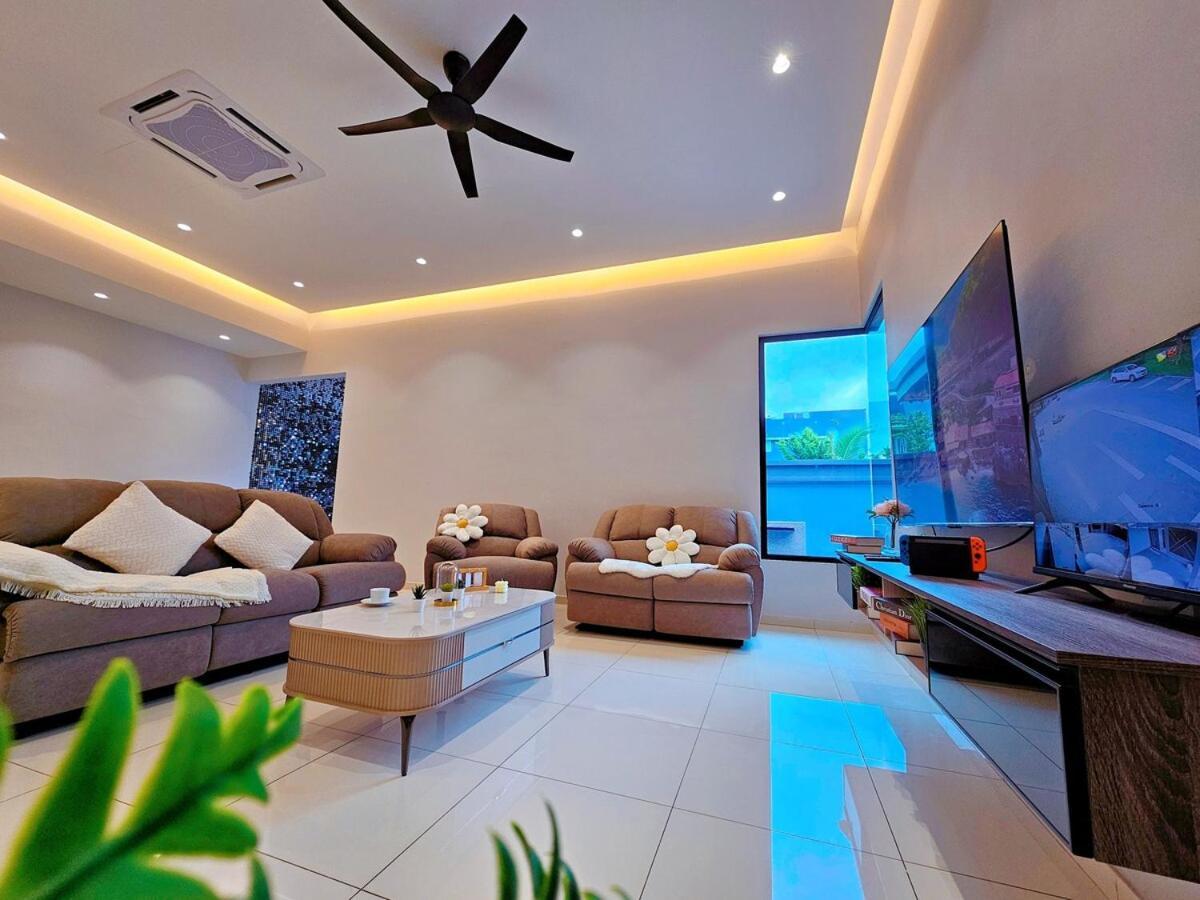 Jpp L Luxury Private Ktv Theme Private Pool Switch Hot Boiler Bbq Mahjong Machine Sleeps 26 5min To Austin * Johor Bahru