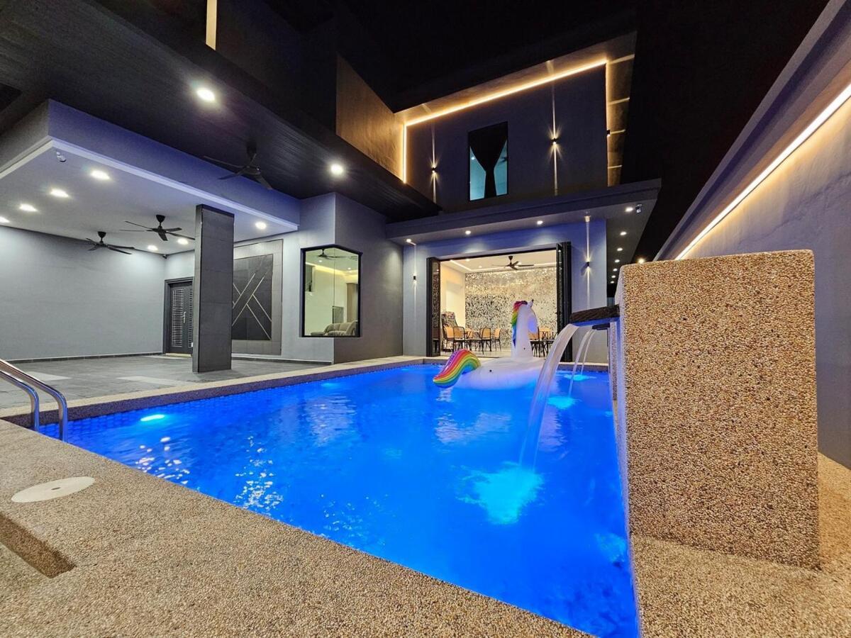Jpp L Luxury Private Ktv Theme Private Pool Switch Hot Boiler Bbq Mahjong Machine Sleeps 26 5min To Austin * Johor Bahru