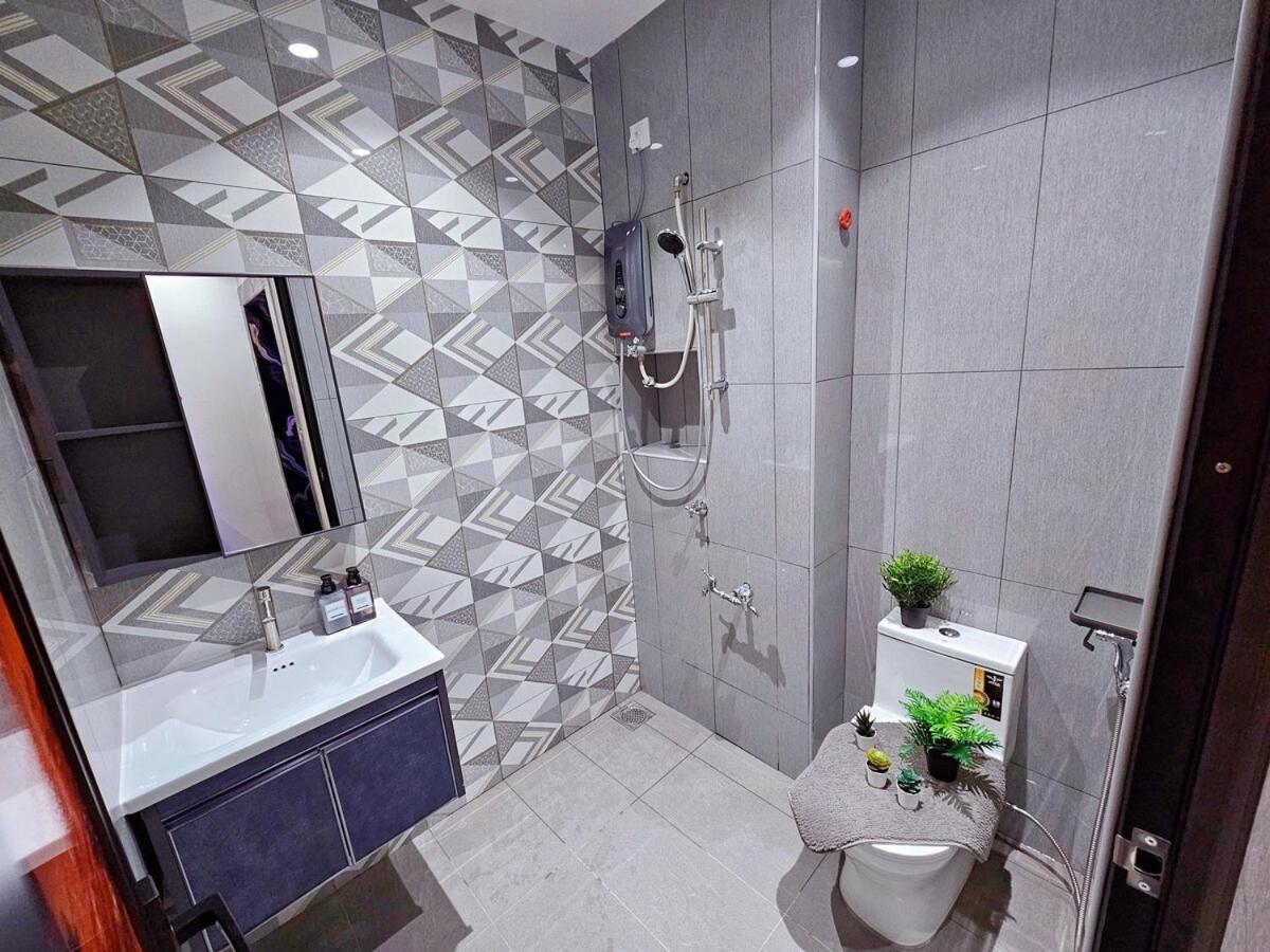 Jpp L Luxury Private Ktv Theme Private Pool Switch Hot Boiler Bbq Mahjong Machine Sleeps 26 5min To Austin Johor Bahru